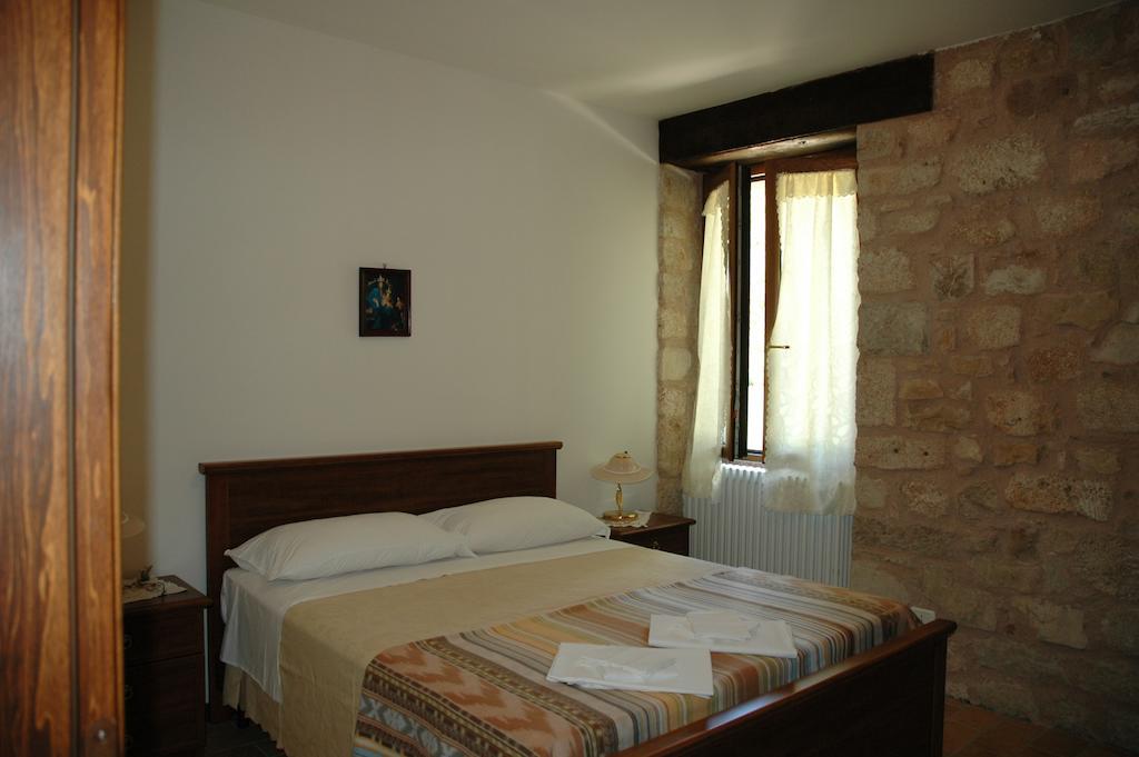 La Mola Maringalli Guest House Cascia Room photo