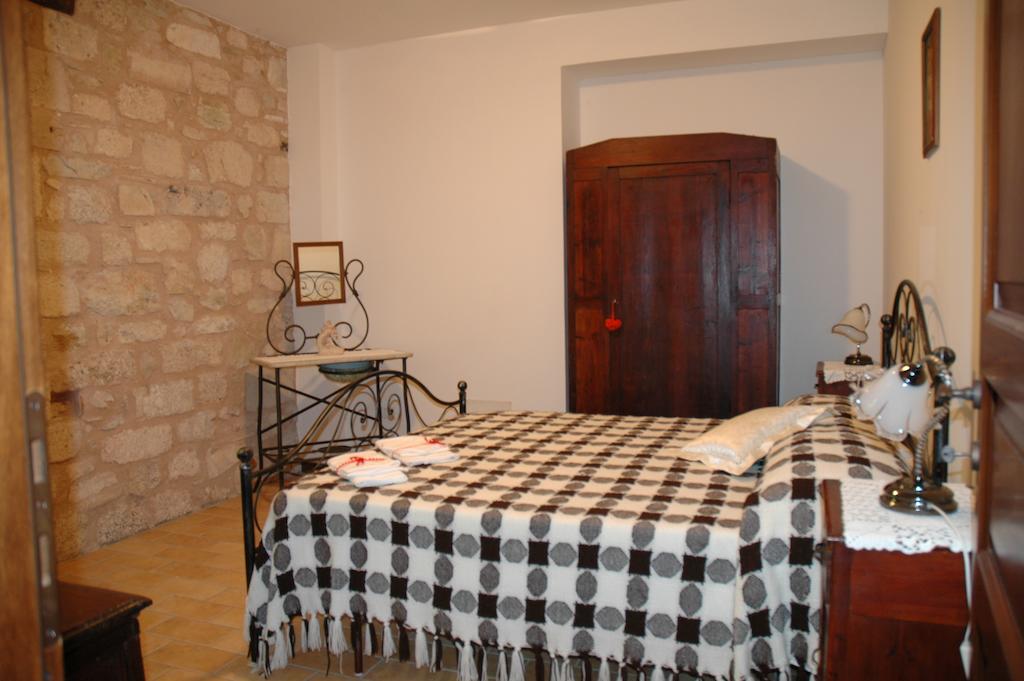 La Mola Maringalli Guest House Cascia Room photo